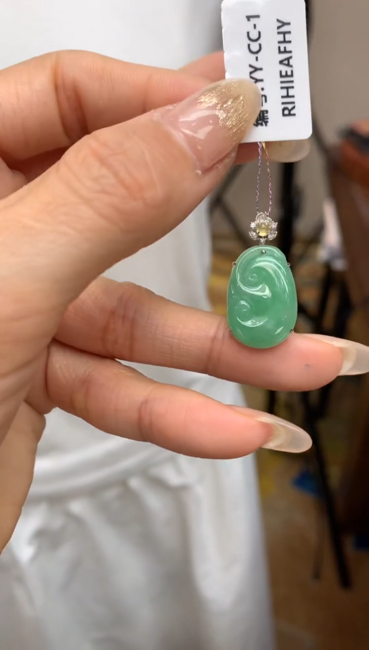 【闪购商品】翡翠颈饰18K金镶嵌如意