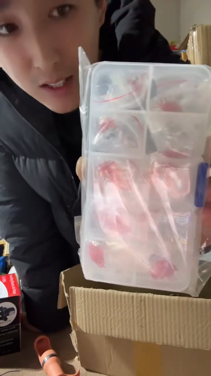 鱼钩一盒........