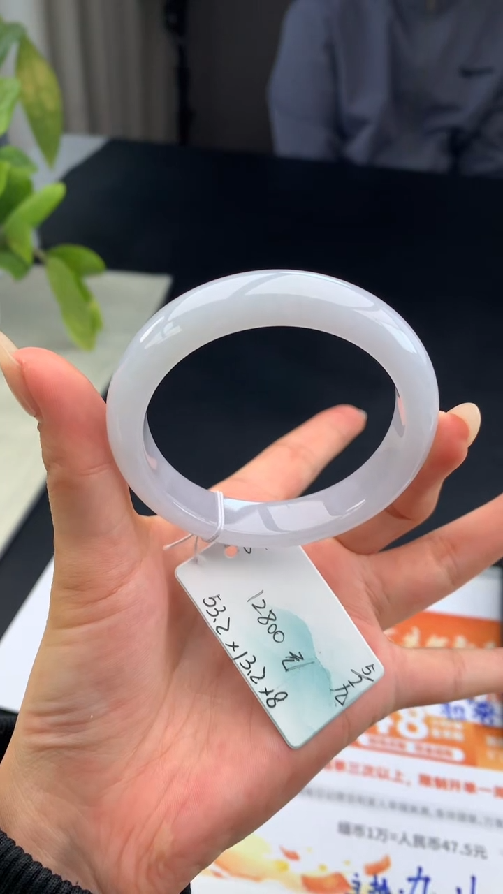 【闪购商品】翡翠手镯未镶嵌 #情人节#送礼，下单联系客服核对地址~