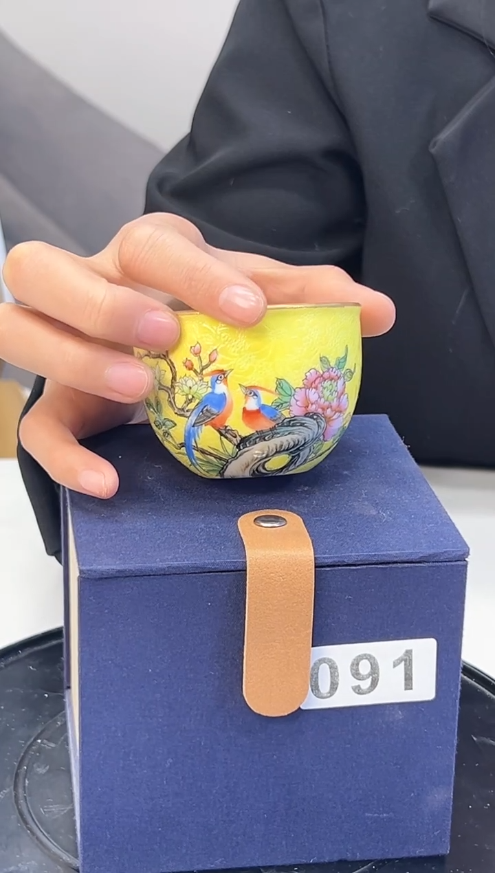 【闪购商品】杯子黄底扒花花鸟主人杯091