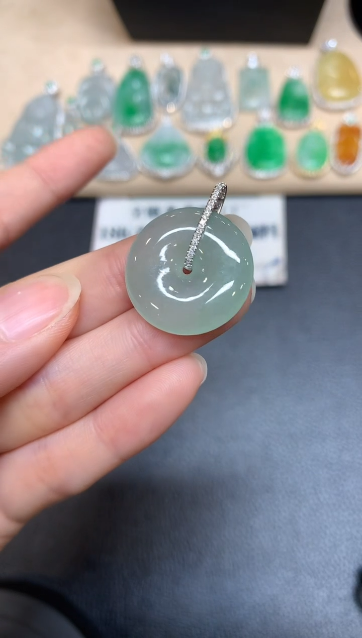 【闪购商品】翡翠颈饰18K金镶嵌平安扣【无服务费