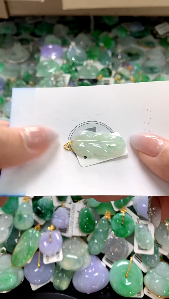 颈饰18K金镶嵌翡翠1111111111111111