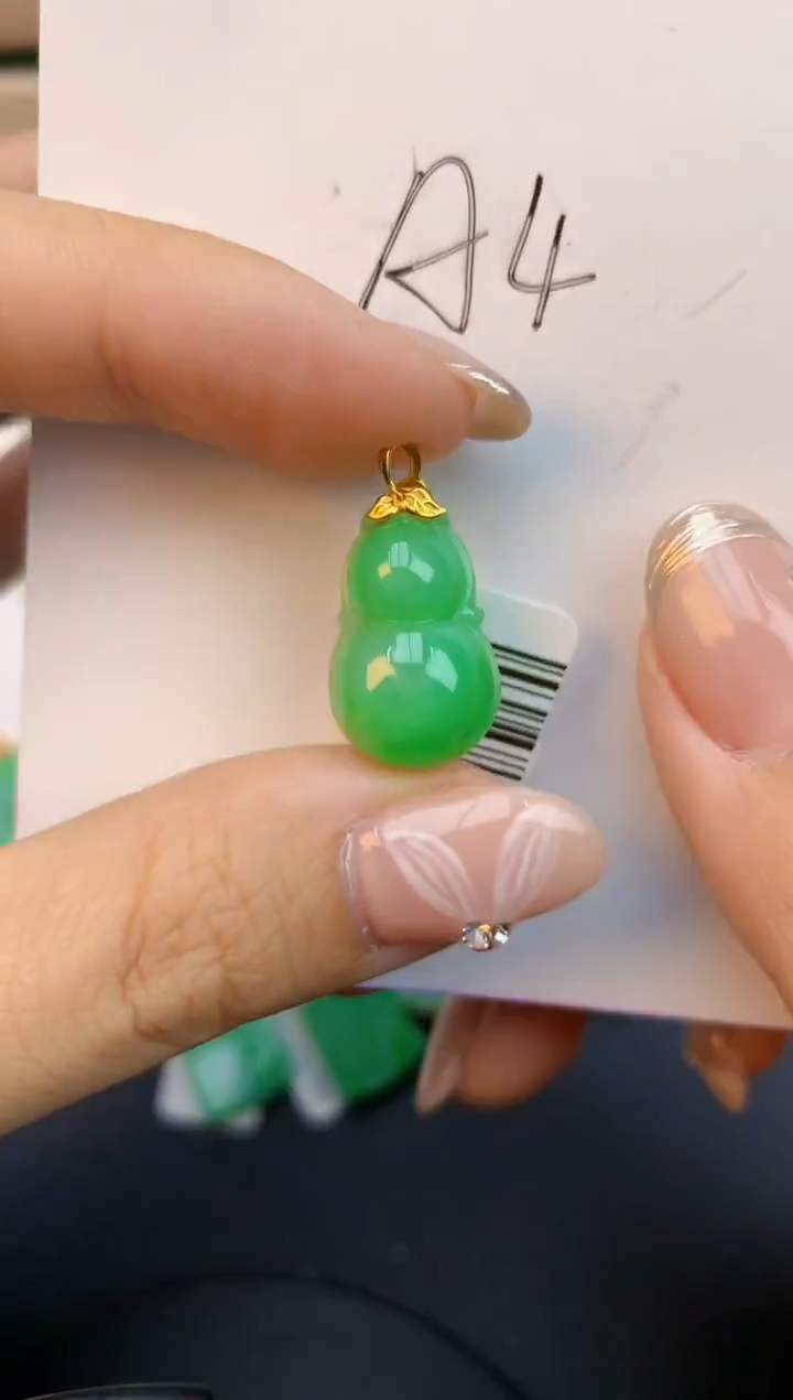 颈饰18K金镶嵌翡翠天然缅甸a货翡翠百元以上9元证书费自理