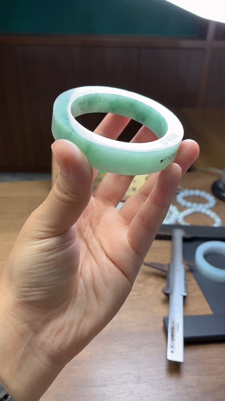 未镶嵌手镯定制翡翠粉**儿定制