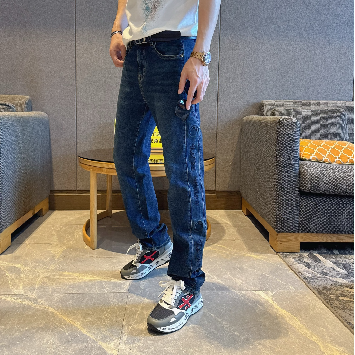 2025男士秋季显瘦小直筒牛仔裤水洗高端立体压花时尚潮流休闲裤