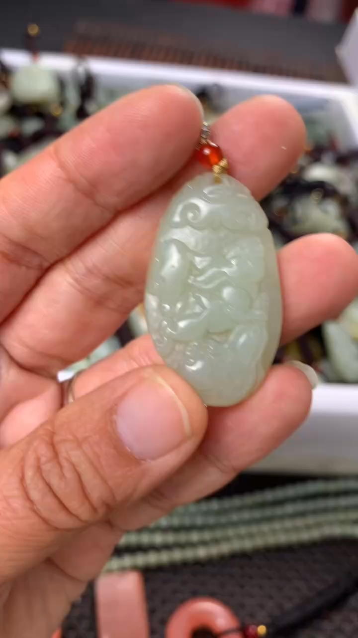 【闪购商品】和田玉颈饰未镶嵌多样性发货没有证书拍一发一有瑕