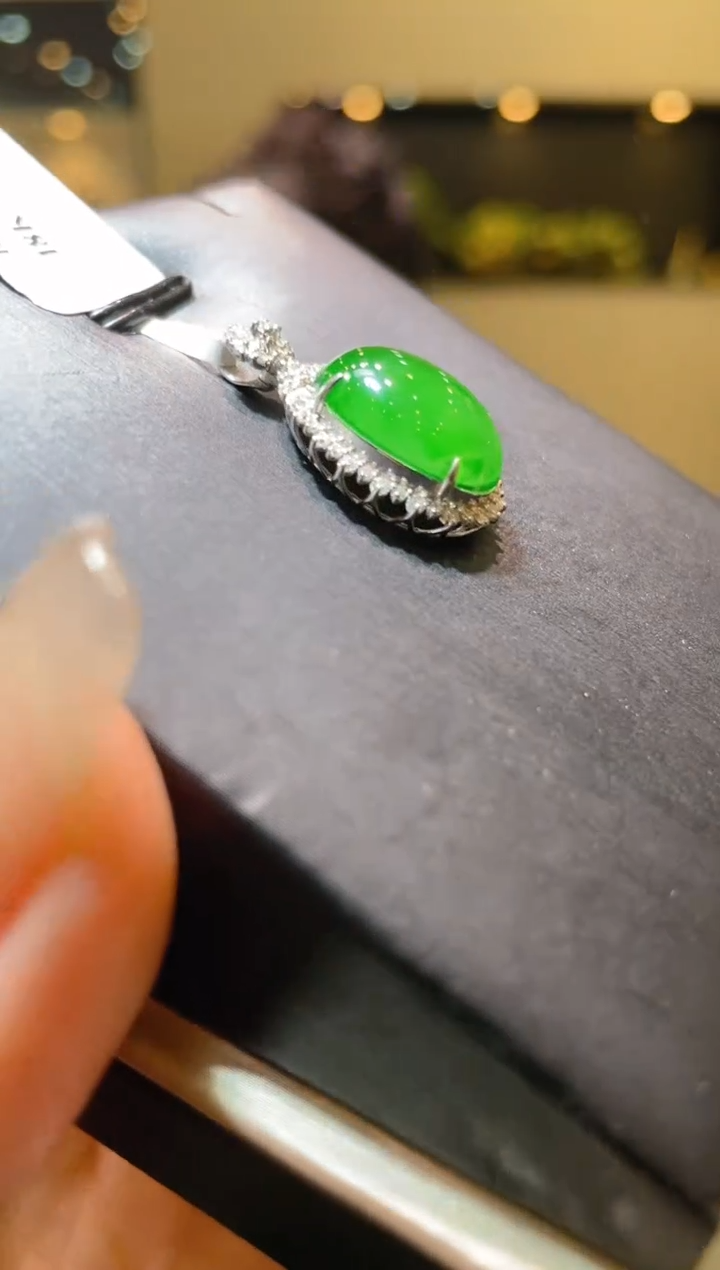 【闪购商品】翡翠吊坠(赠链)18K金镶嵌A79