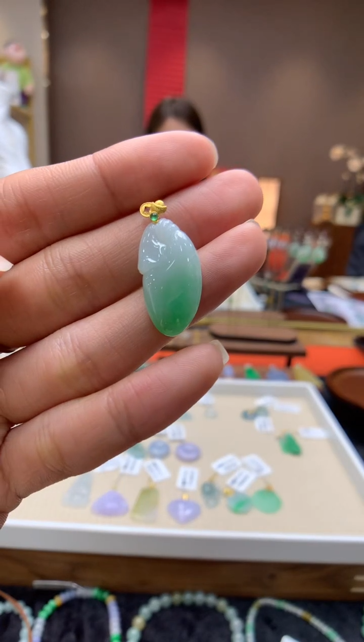 【闪购商品】翡翠颈饰18K金镶嵌钱袋