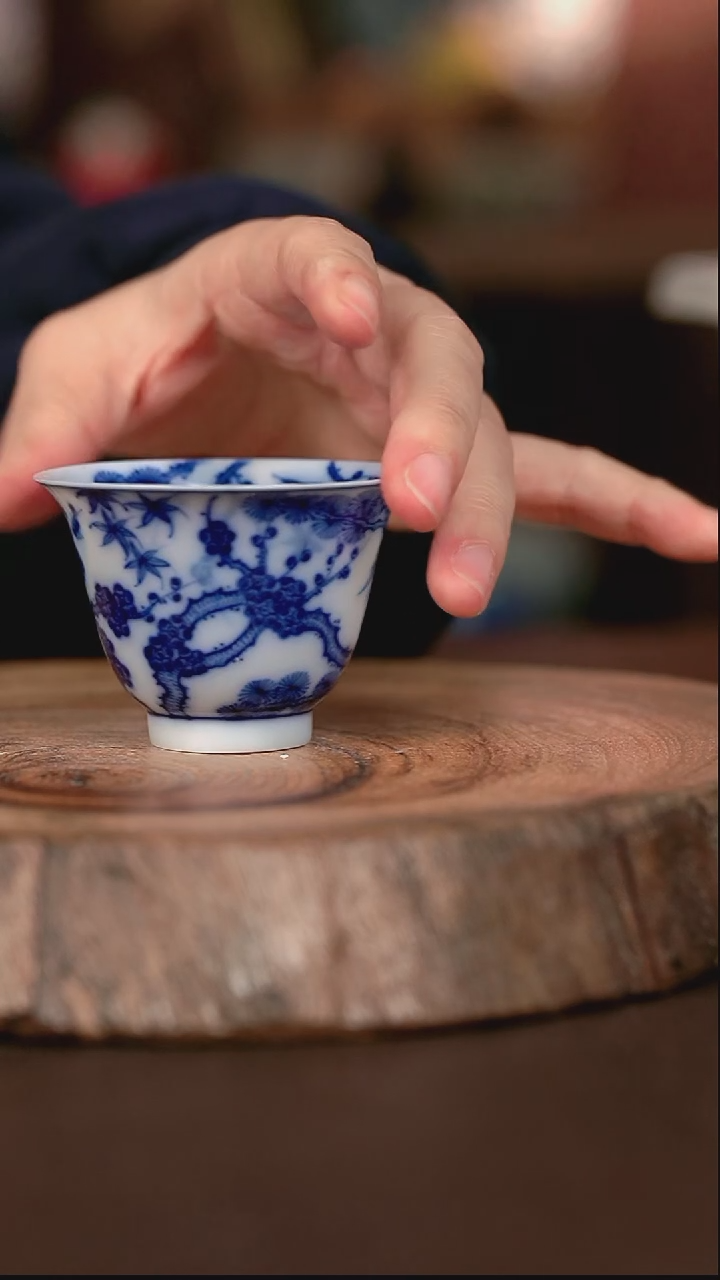 手绘微瑕高温现代瓷  气窑  超薄胎  松竹梅铃铛杯60C