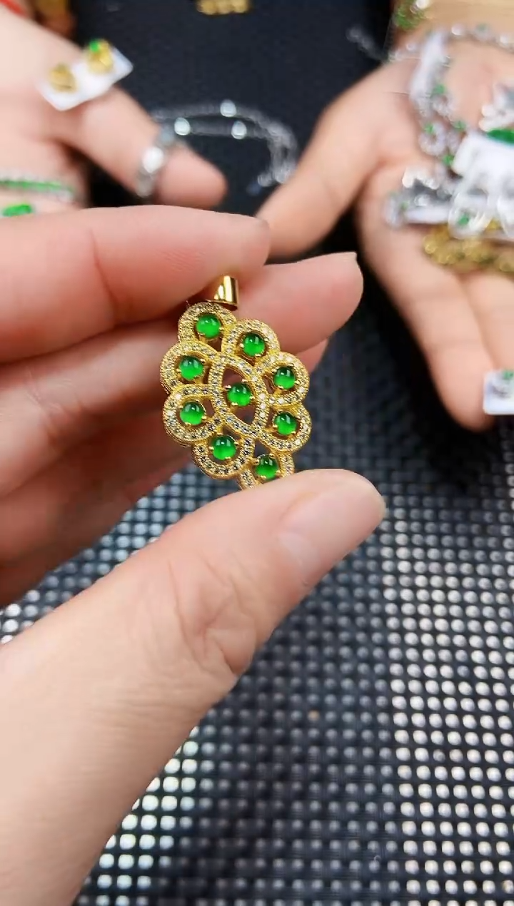 【闪购商品】翡翠吊坠(不含链)未镶嵌111111111