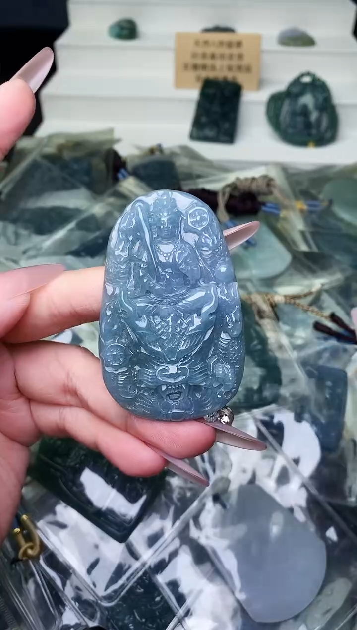 颈饰未镶嵌翡翠 