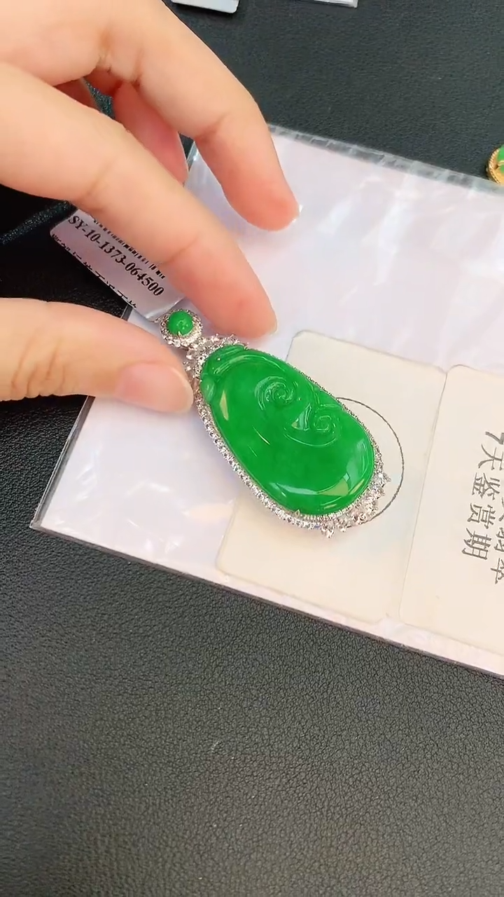 翡翠18K金镶嵌颈饰赠礼盒证书 麦麦