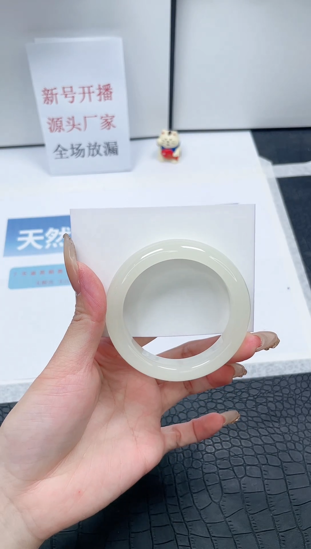 【闪购商品】石英质玉手镯未镶嵌W224-53.4