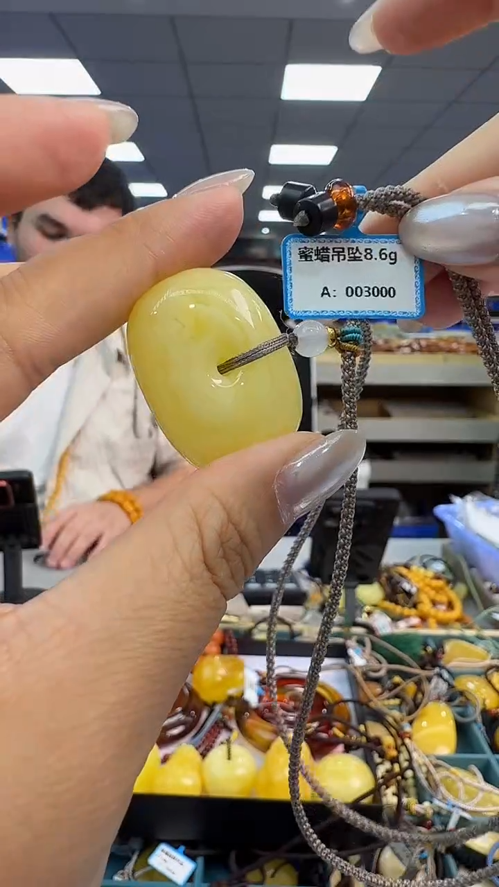 琥珀颈饰未镶嵌258秒拍号 假一罚三 