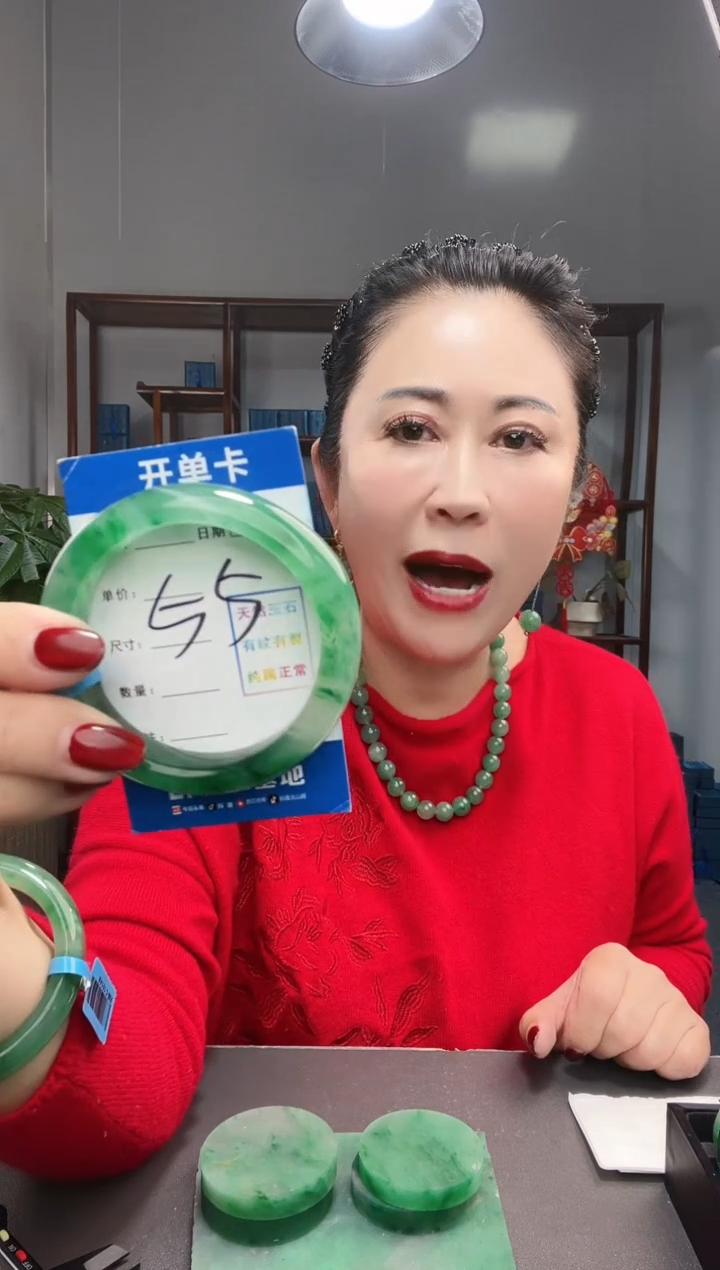 【闪购商品】石英质玉手镯未镶嵌非洲翠