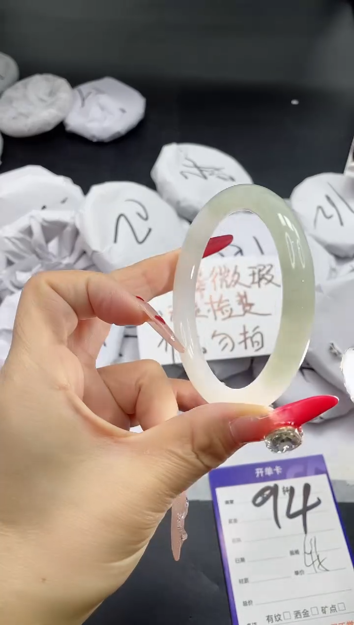 【闪购商品】石英质玉手镯未镶嵌94