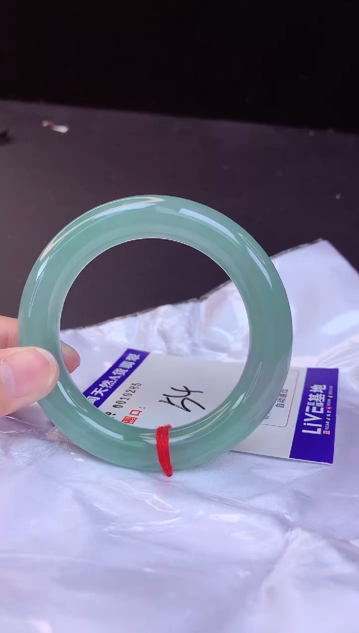 【闪购商品】翡翠手镯未镶嵌54+             