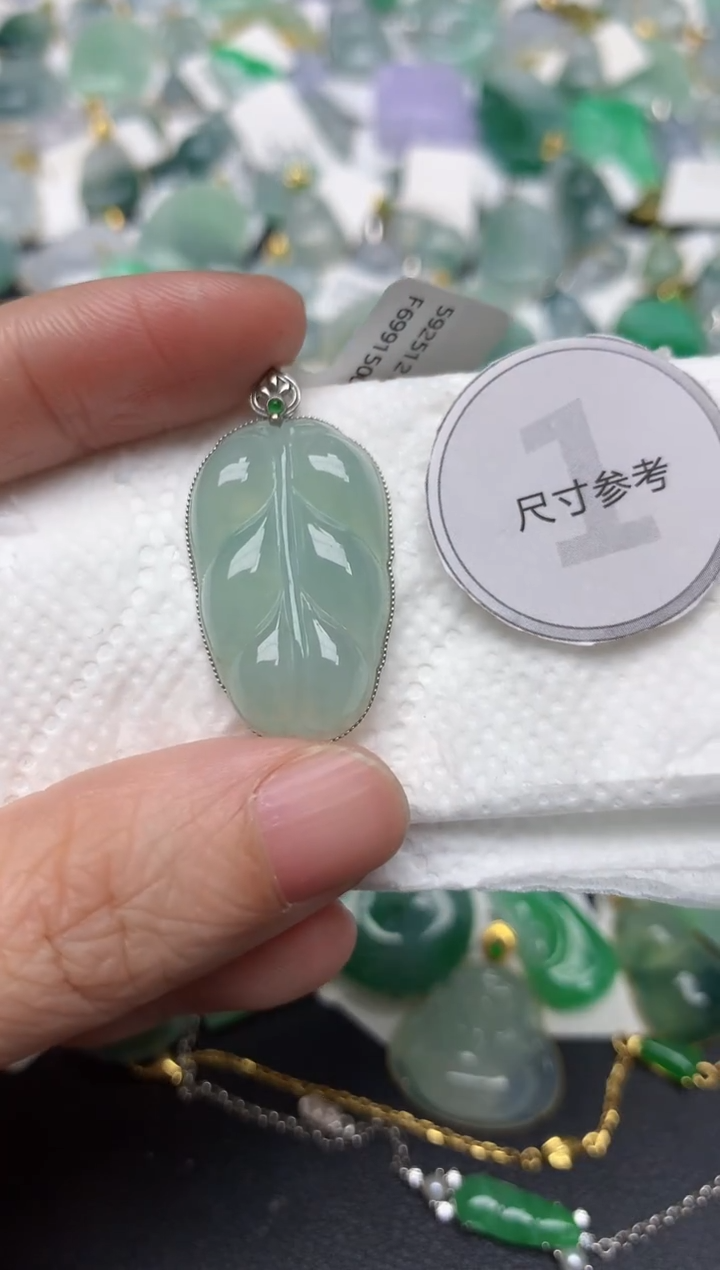 颈饰18K金镶嵌翡翠天然缅甸A货翡翠