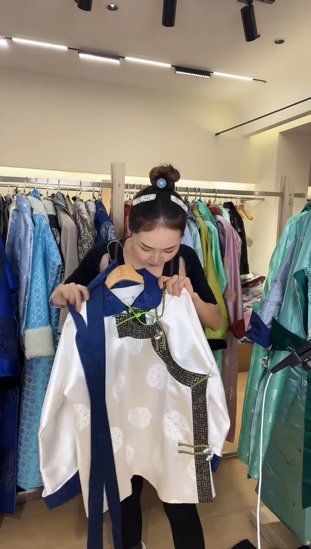 53白色蒙古袍2x码140斤