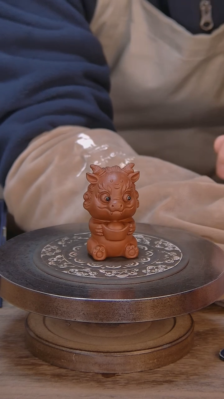 【闪购商品】紫砂茶宠大红袍小龙人