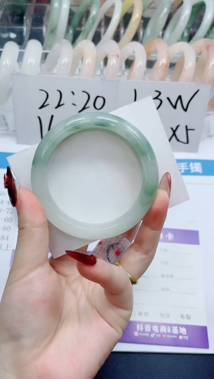 【闪购商品】石英质玉手镯未镶嵌86-57.3