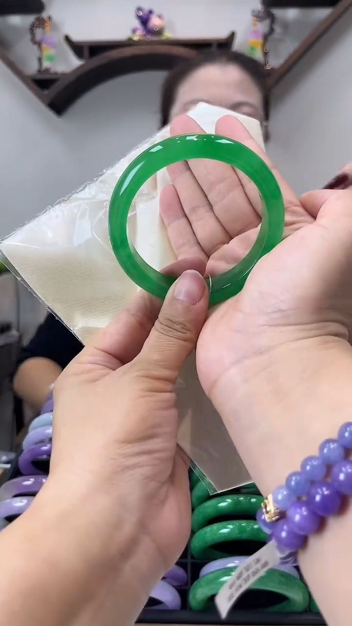 【闪购商品】砖雕a10 冰阳绿手镯 圈口54-60