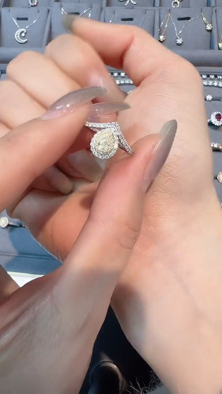 【闪购商品】钻石戒指/指环18K金镶嵌多样性发一