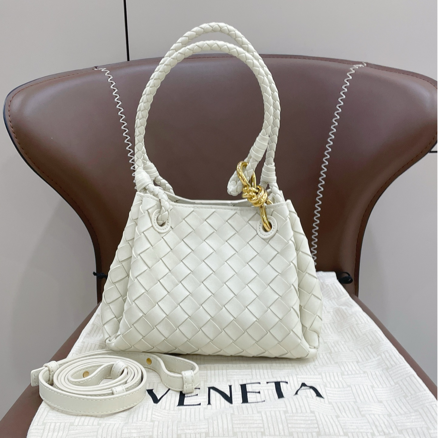 99新 BOTTEGA VENETA/葆蝶家 parachute降落伞包 海盐白