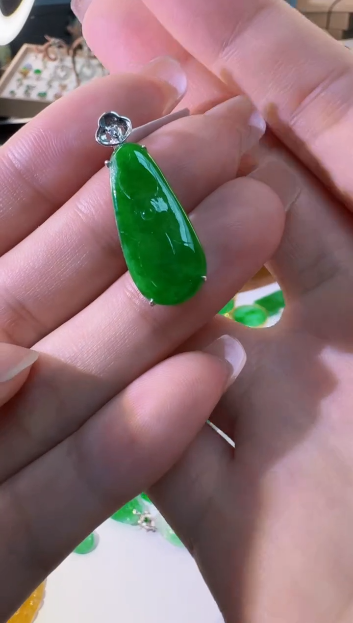 【闪购商品】翡翠18K金镶嵌颈饰缅甸翡翠A货吊坠