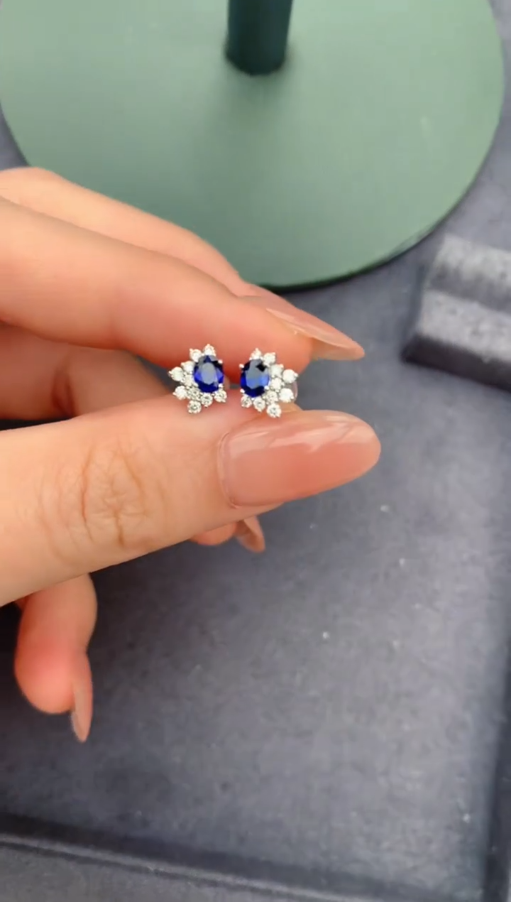 蓝宝石耳钉18K金镶嵌0.55ct蓝宝石