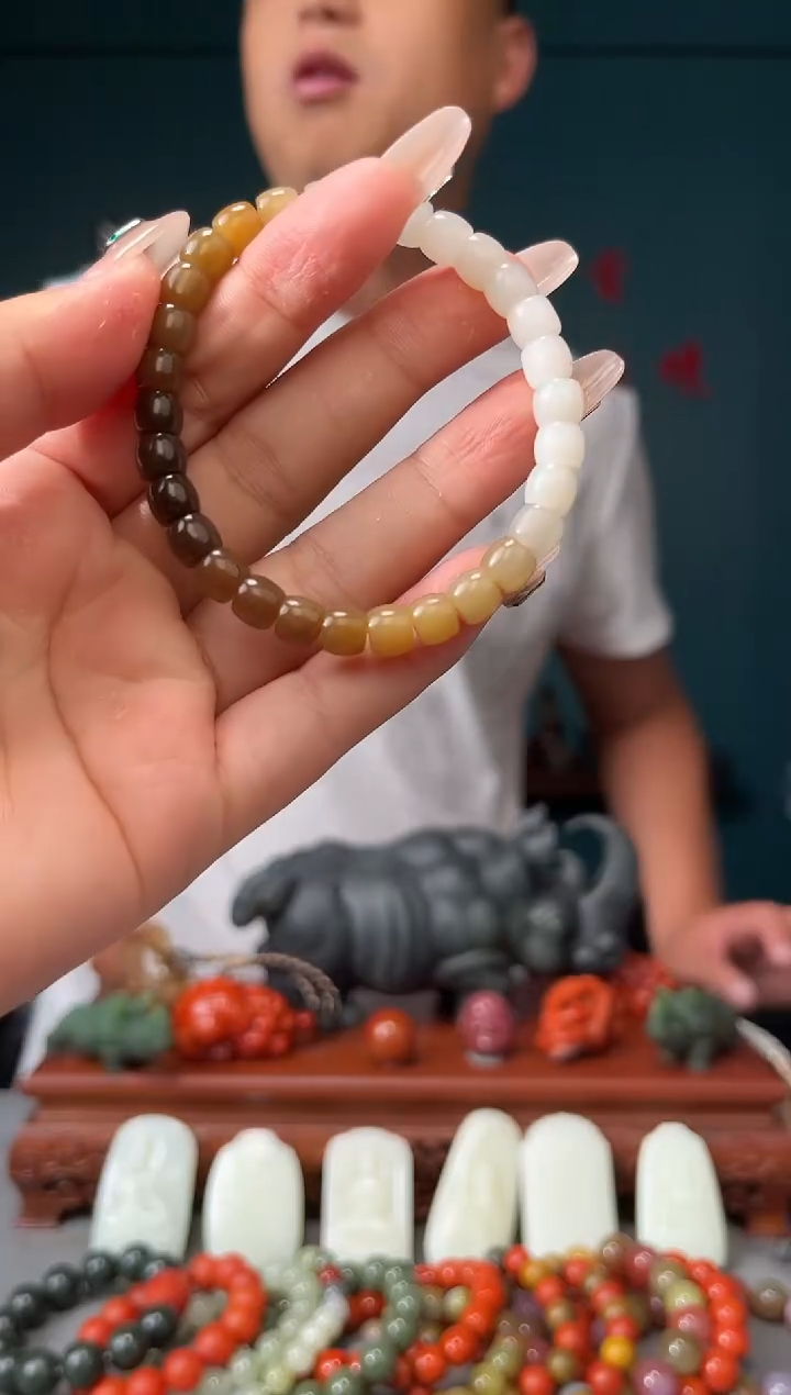 和田玉未镶嵌颈饰手串