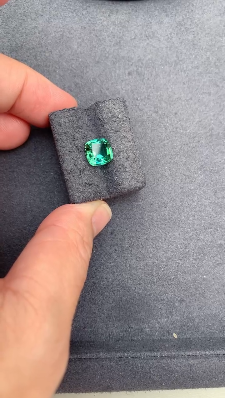 裸石未镶嵌碧玺2.4ct拉贡碧玺