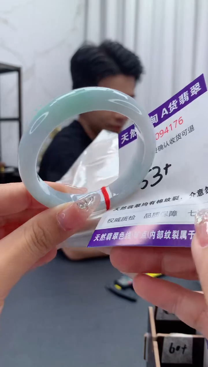 未镶嵌手镯翡翠有纹，完美者勿拍