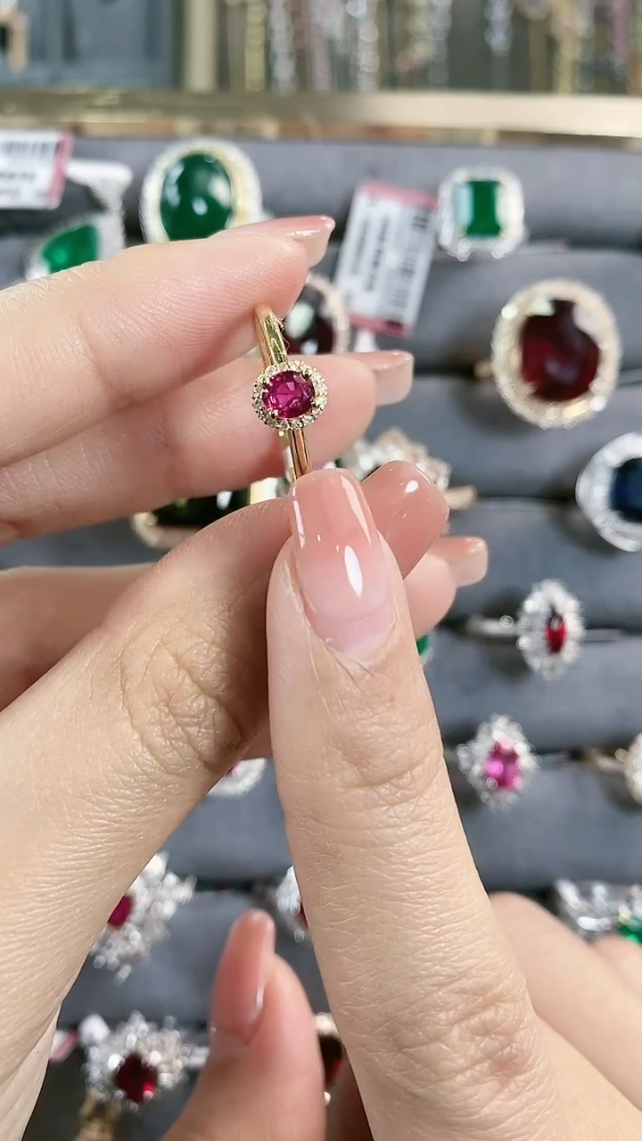 【闪购商品】红宝石戒指18K金镶嵌18K金镶嵌红宝石戒指