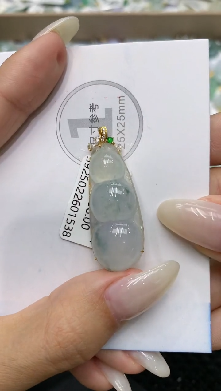 颈饰18K金镶嵌翡翠111111111111