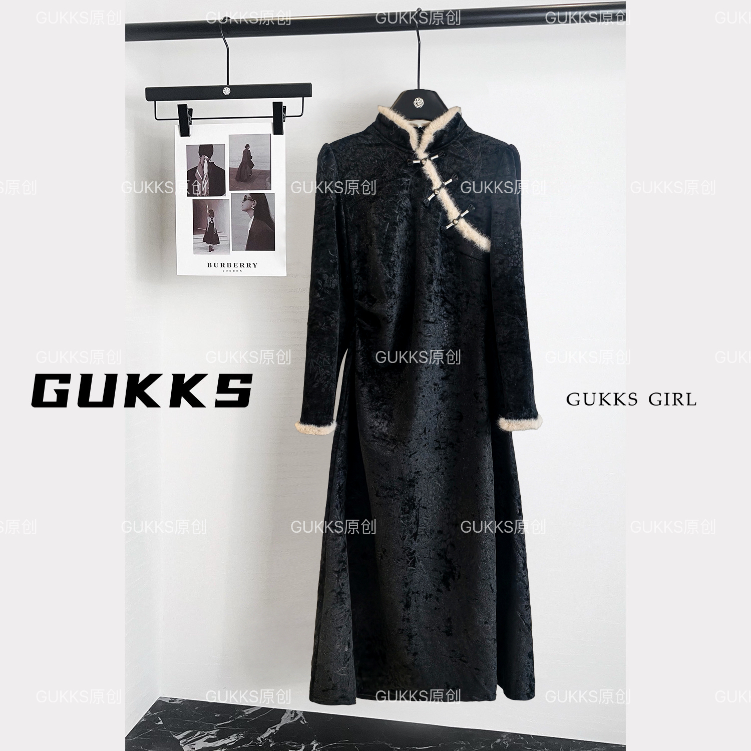 GUKKS/秋冬新款新中式典雅黑色毛绒边饰盘扣长袖连衣裙GK847