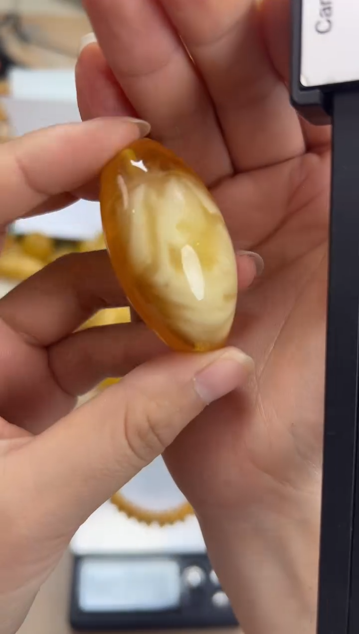 【闪购商品】琥珀裸石未镶嵌蜜蜡吊坠