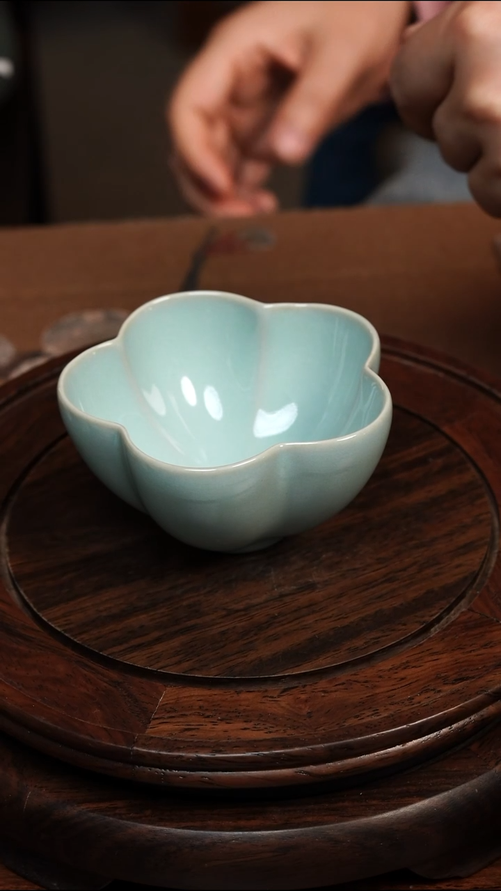 瓷片065汝瓷梅花杯80ml 微瑕