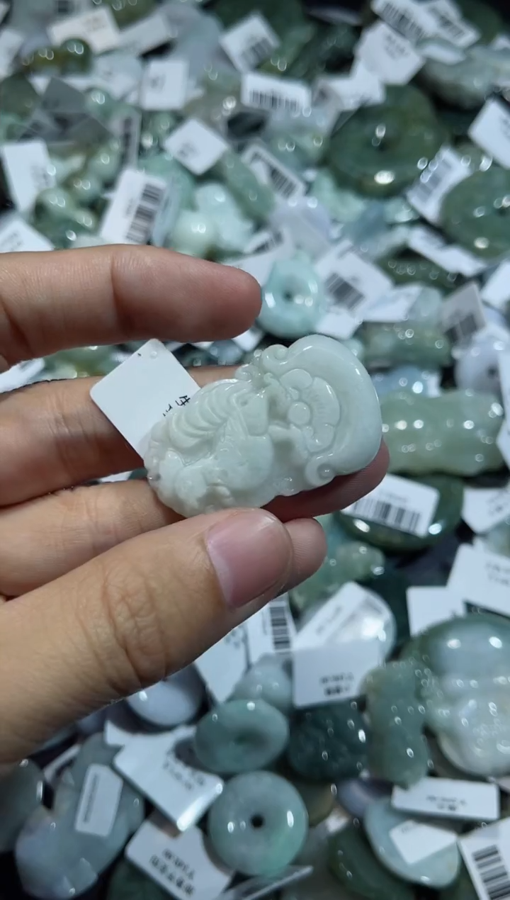 【闪购商品】翡翠颈饰未镶嵌00002911