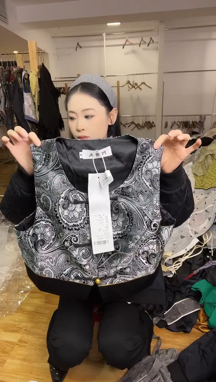 马甲       M码       80-105斤