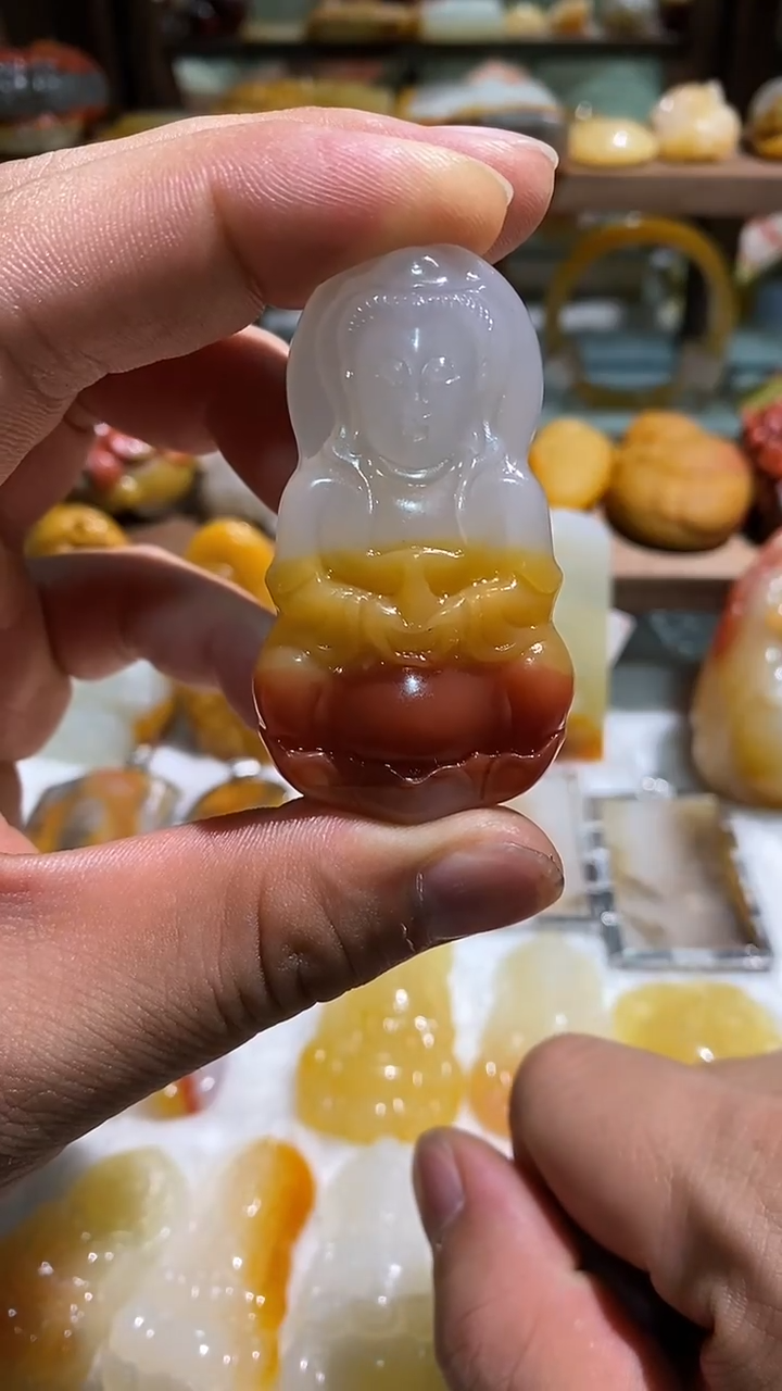 未镶嵌石英质玉（黄龙玉）吊坠(不含链)黄龙玉观音挂件