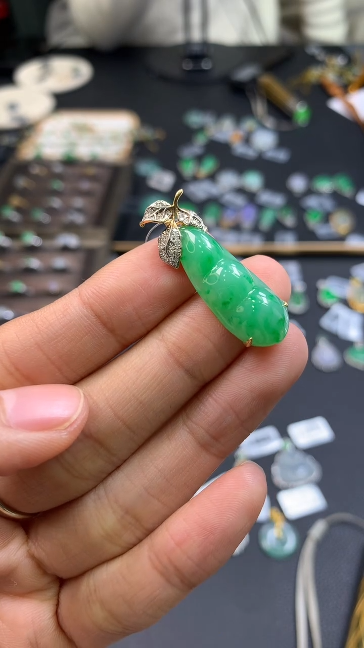 颈饰18K金镶嵌翡翠12388