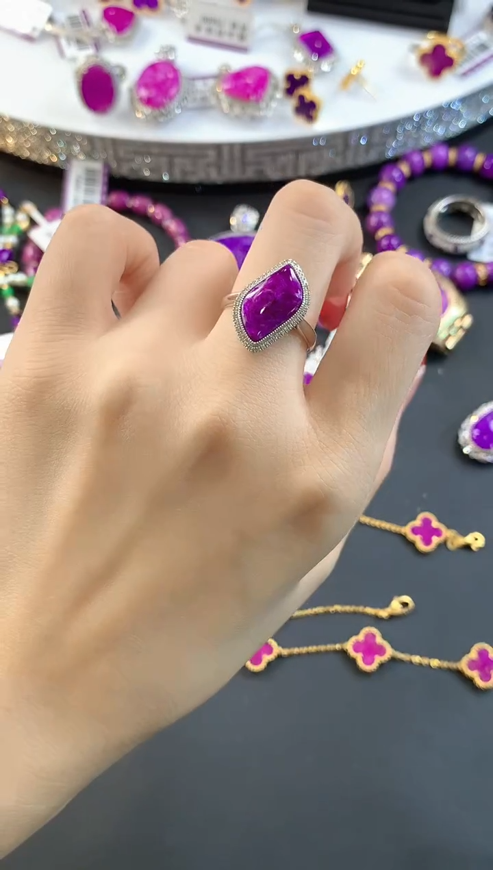 【闪购商品】苏纪石（舒俱来）.18K金镶嵌舒俱来戒指