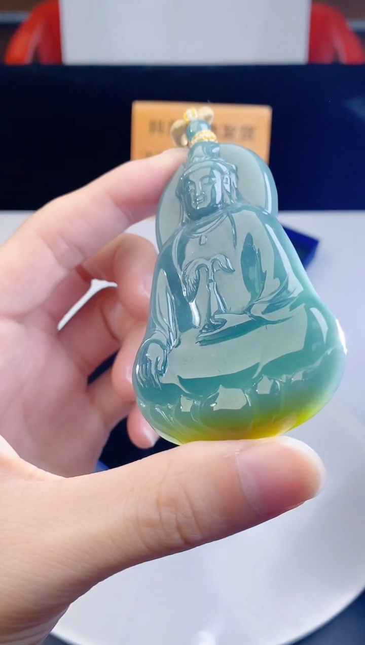 颈饰未镶嵌翡翠  