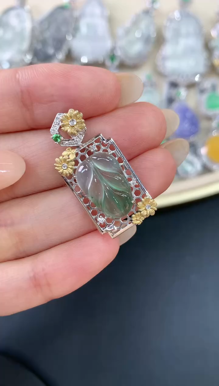 【闪购商品】翡翠吊坠(不含链)18K金镶嵌A652|3800