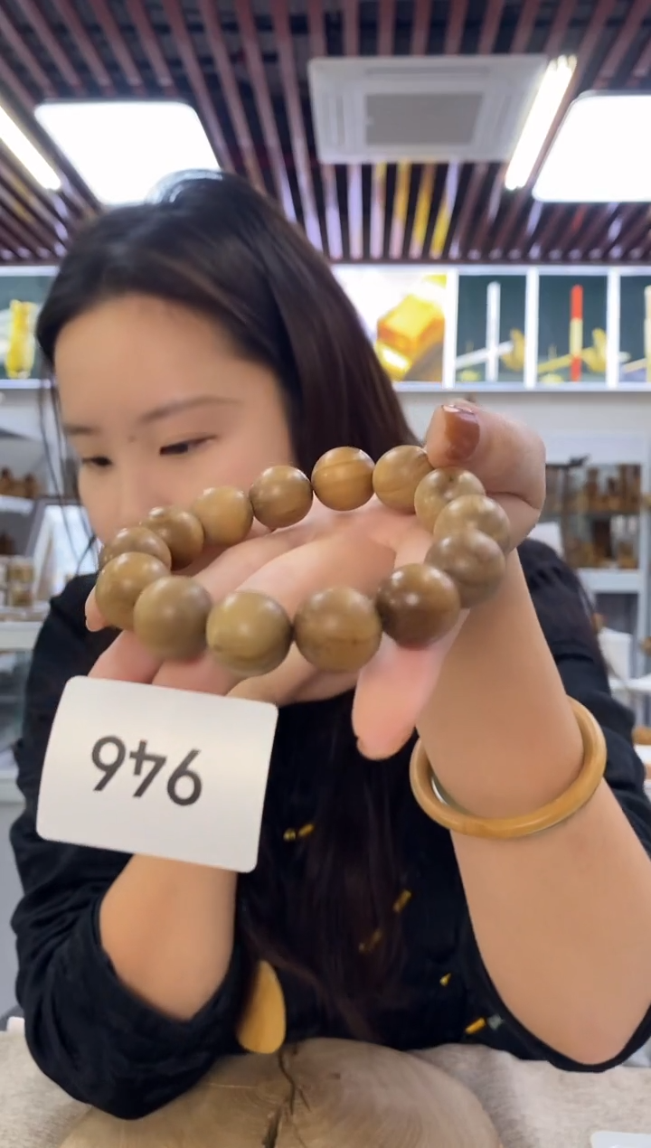 檀香木手串/手链1.5  微瑕顺纹手串  多样性发其一   2   946 