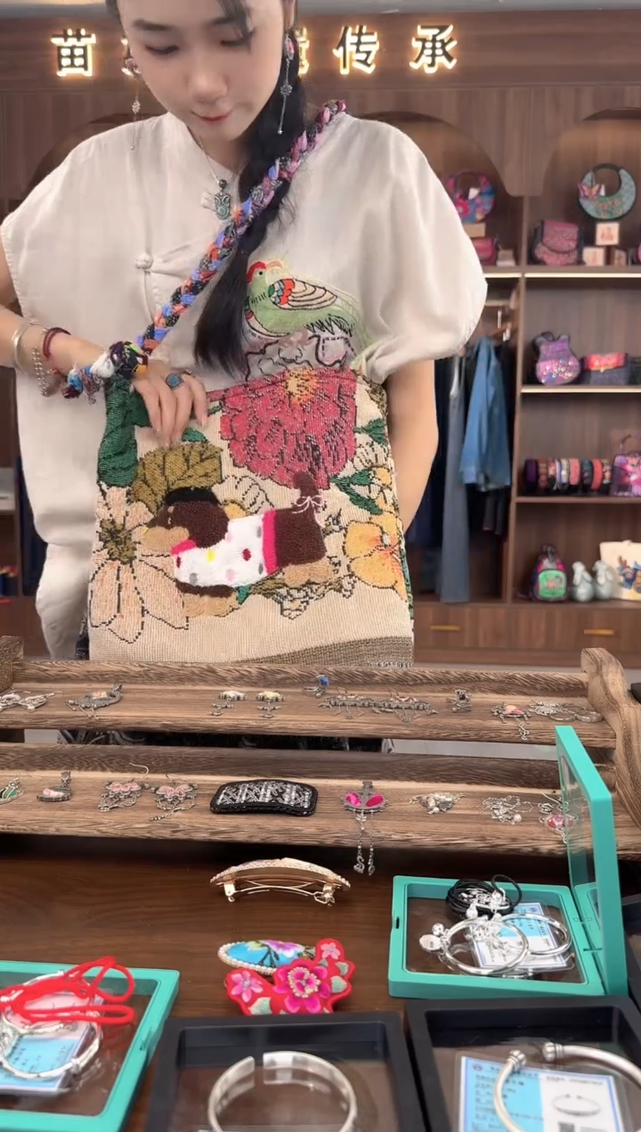 织绣扶光苗绣传承36