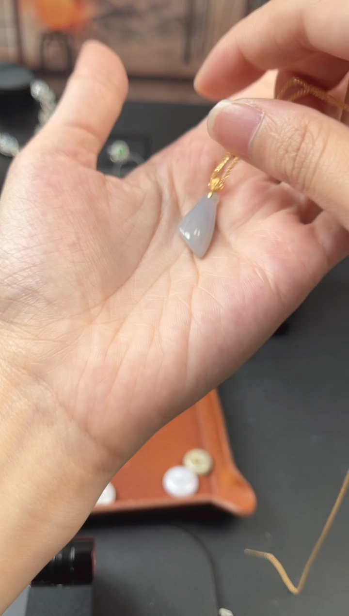 【闪购商品】翡翠吊坠(不含链)18K金镶嵌翡翠吊坠JJFC281