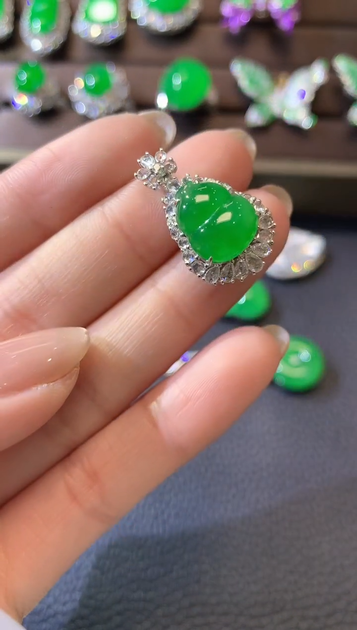 【闪购商品】翡翠吊坠(不含链)18K金镶嵌C37