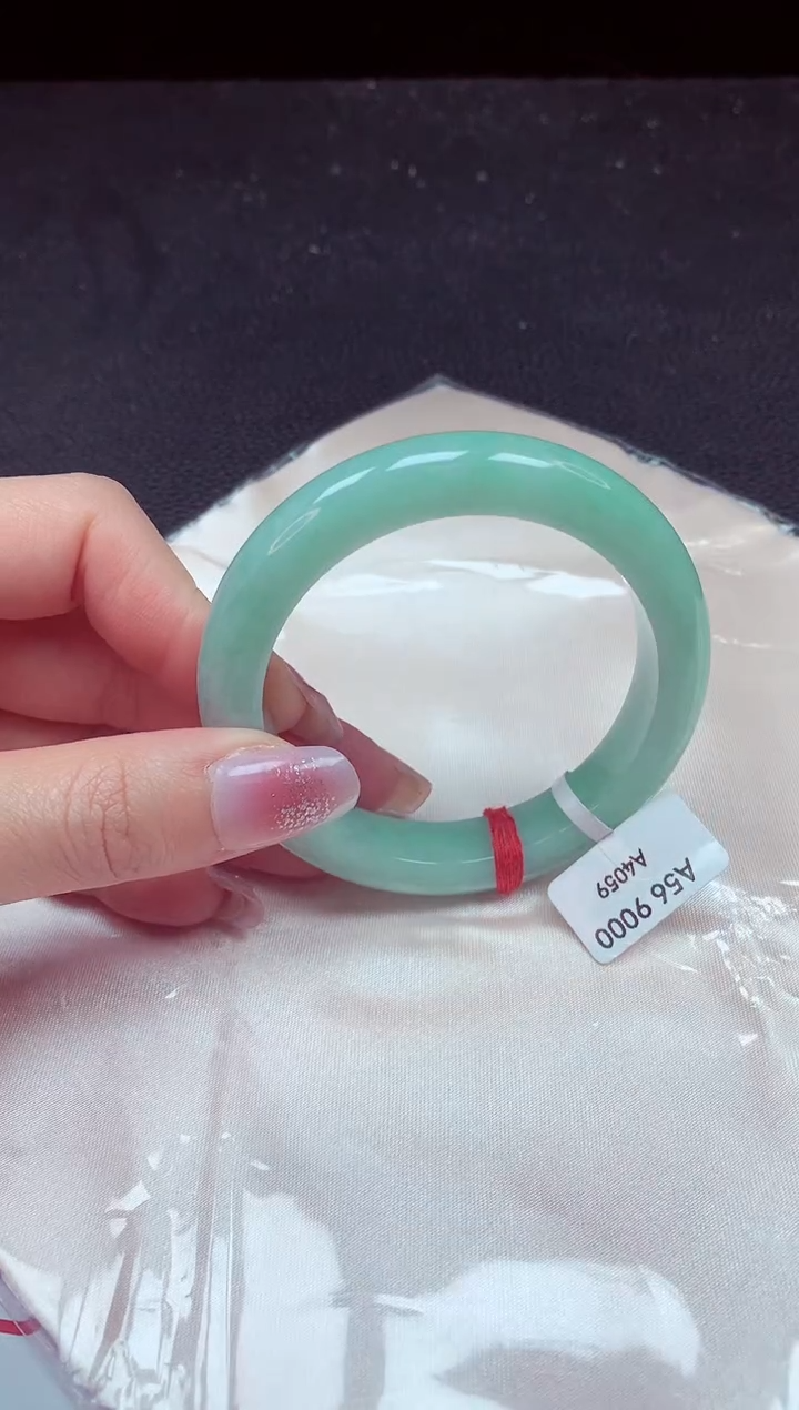 【闪购商品】翡翠手镯未镶嵌镯子56+